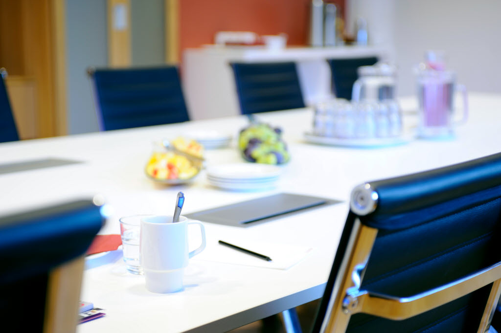 Photo by: Studio Juha Sarkkinen
Paljetie 4, 90140 Oulu
+358 400 680 987
juha@studiojuhasarkkinen.fi Meeting room Think Tank